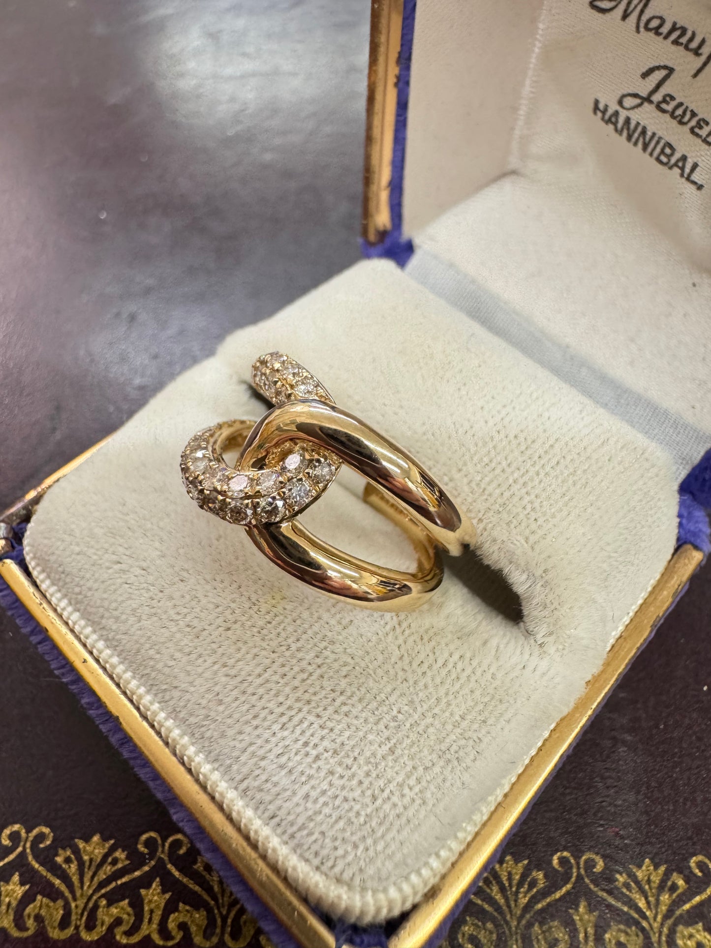 Pavé Diamond Link Ring
