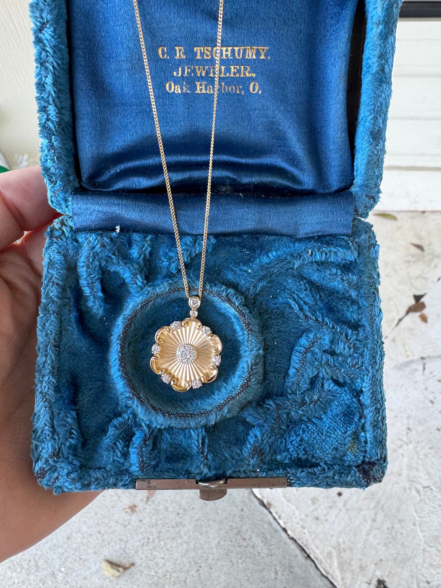 .50ct Diamond disc pendant