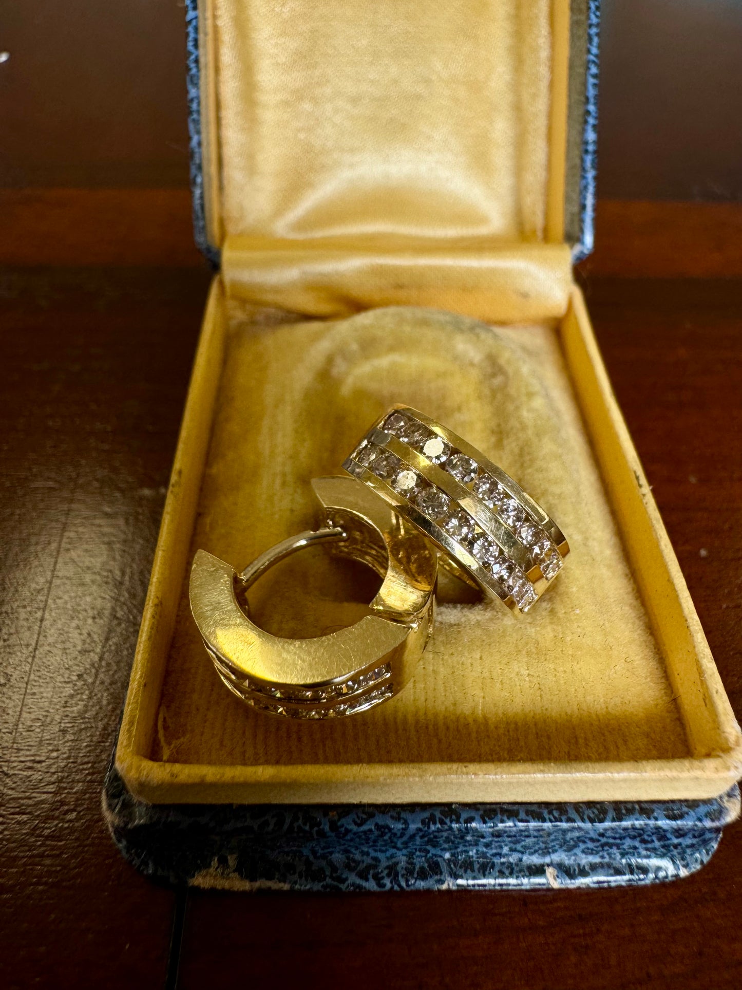 1.08ct Diamond huggie hoops