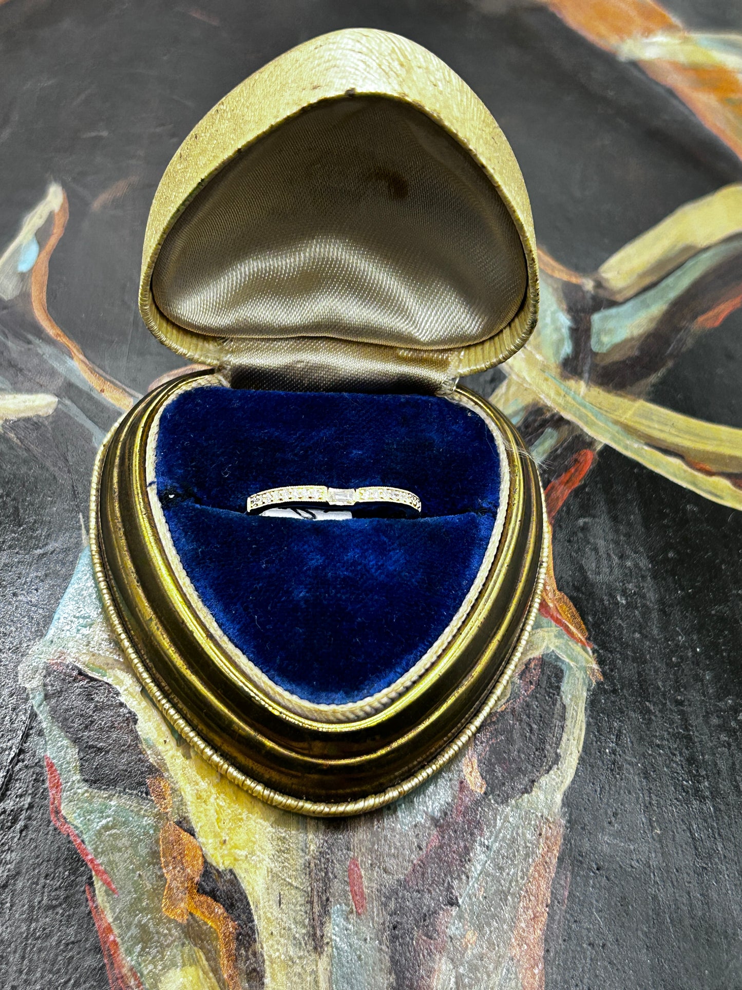 10k CurvedDiamond Band