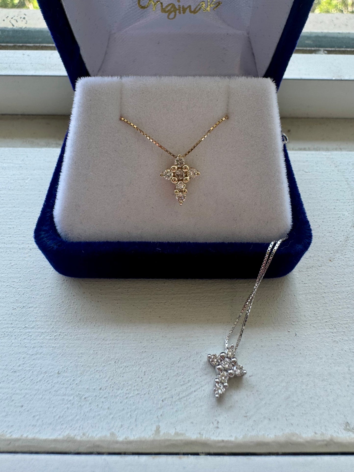.18ct Diamond cross necklace