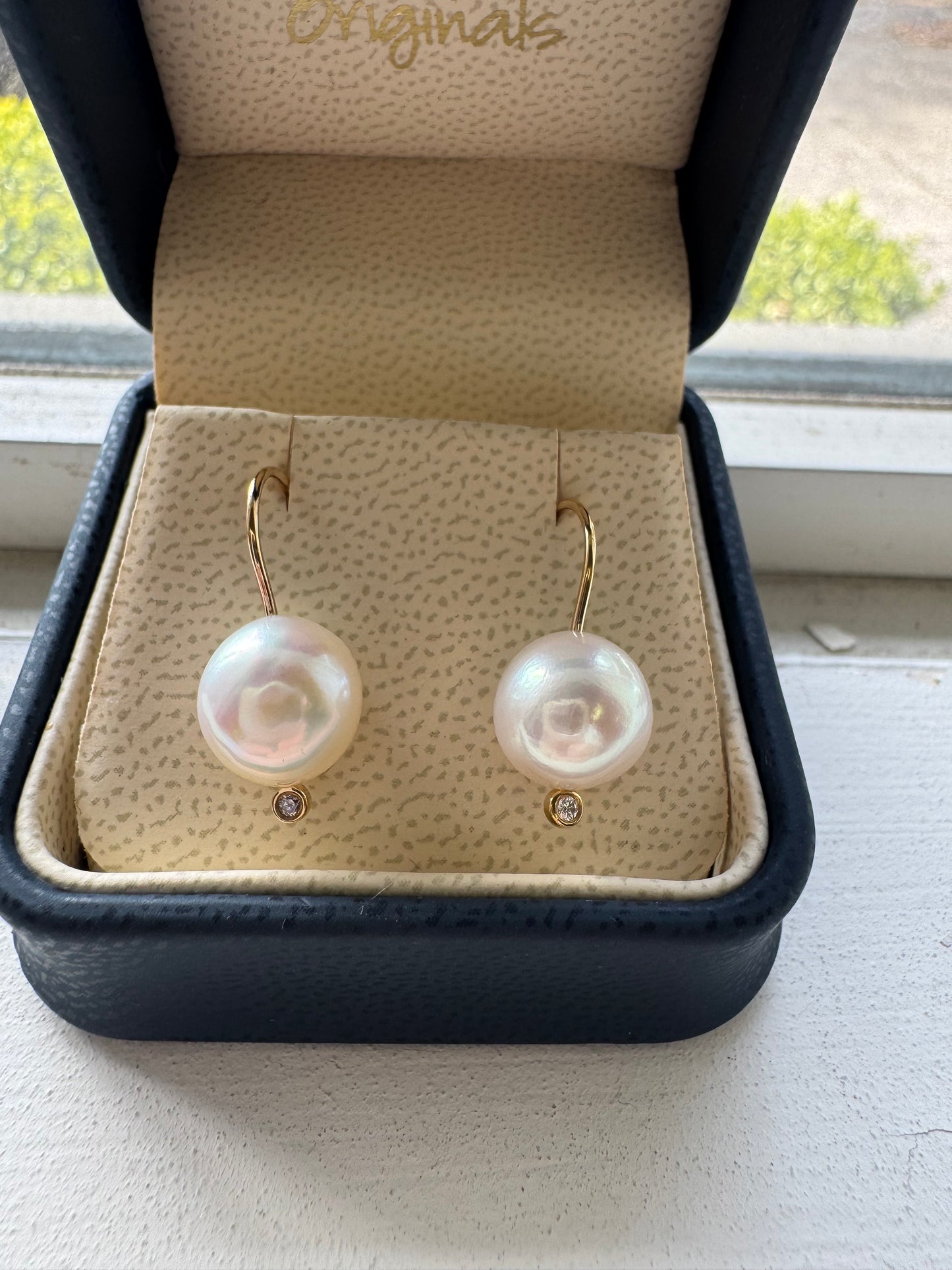 Pearl and diamond drops