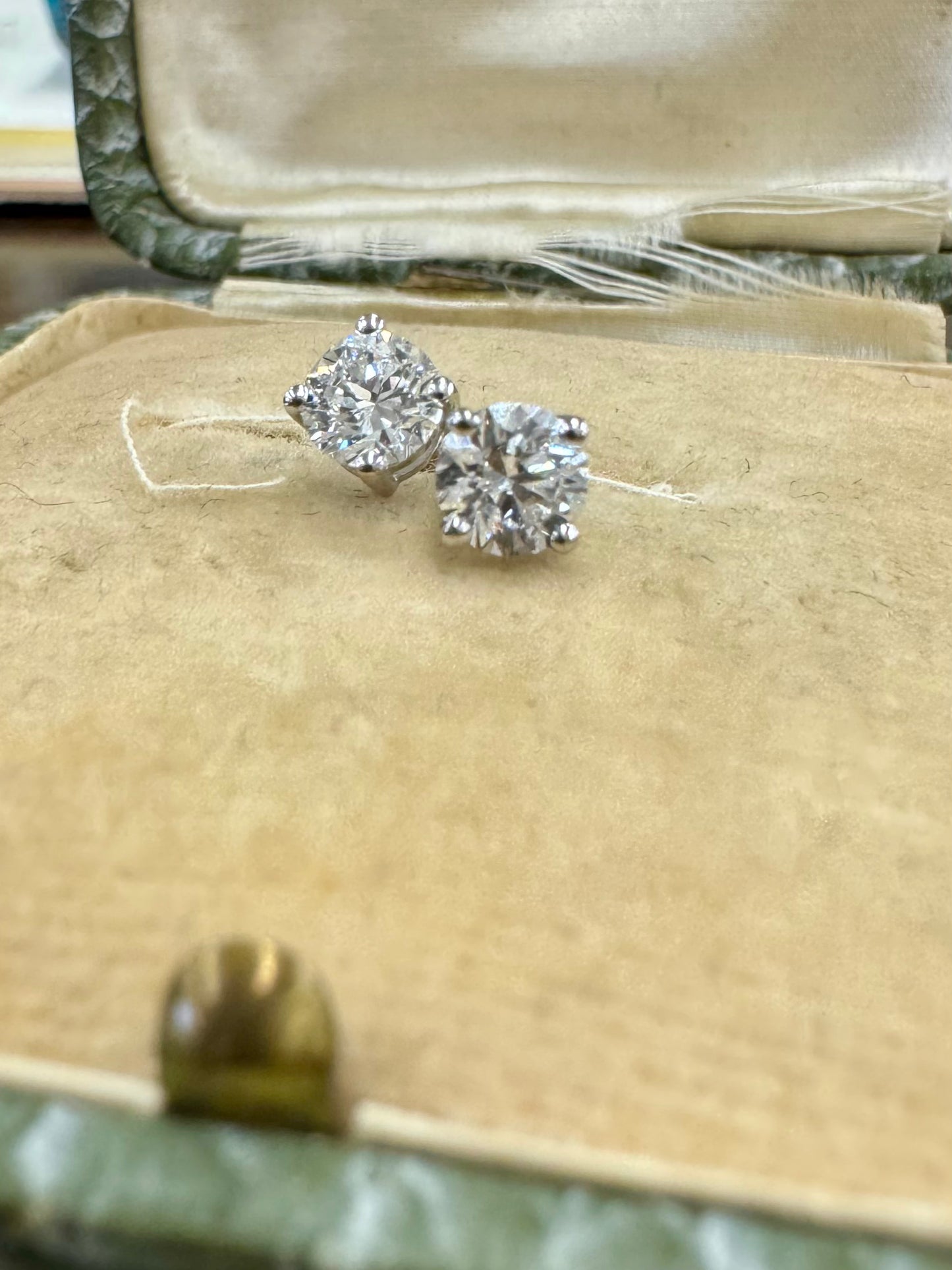 1ct lab grown diamond studs
