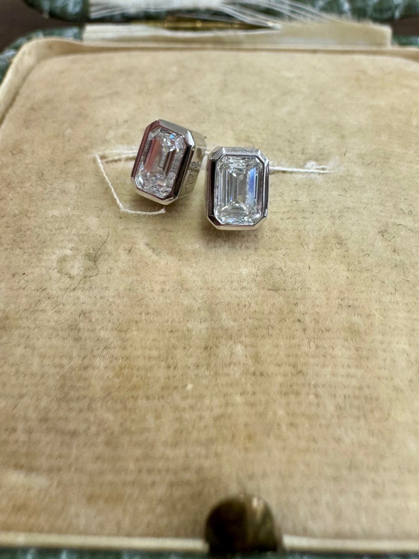 1 ct emerald cut lab grown studs