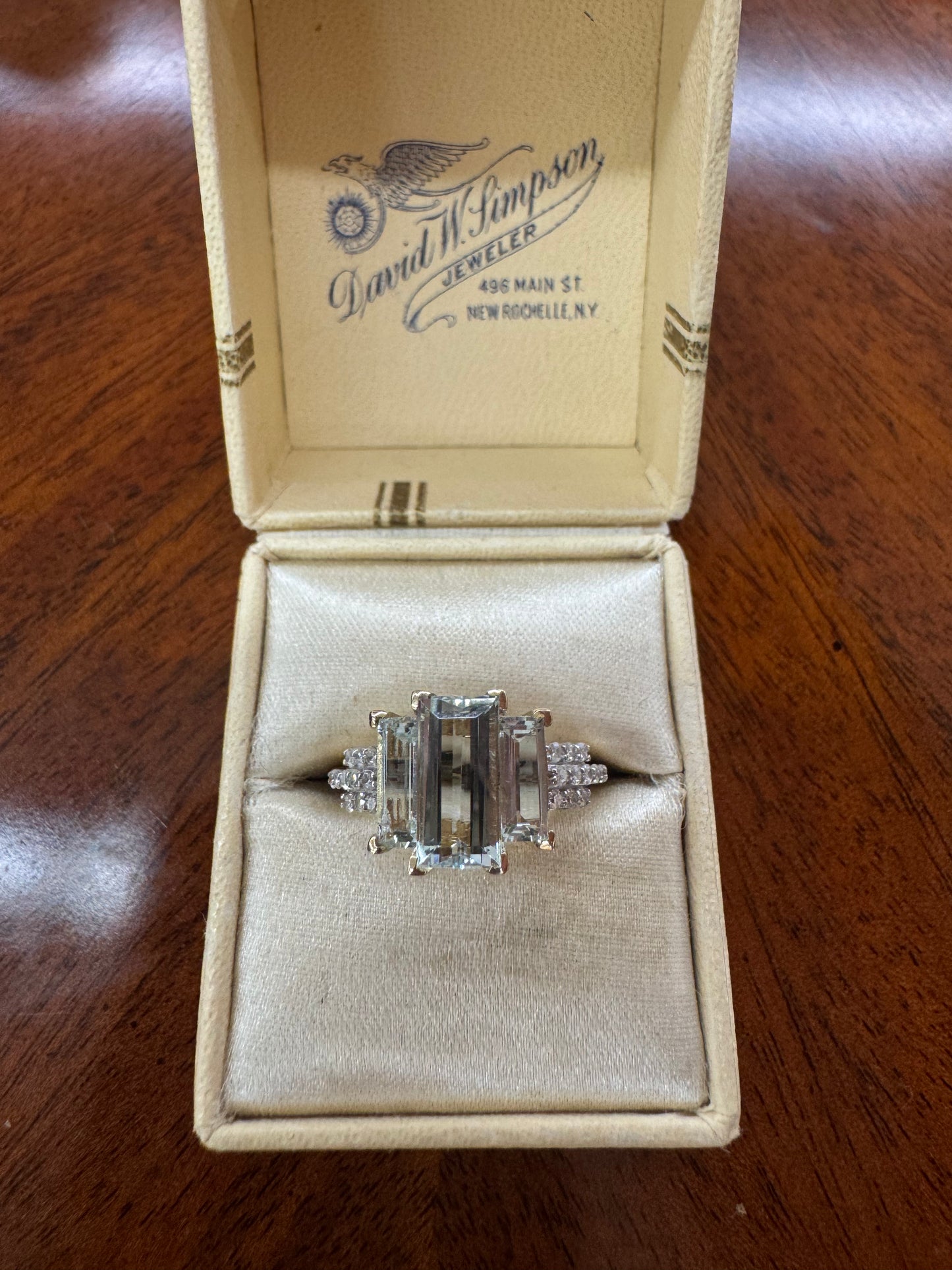 Stunning aquamarine and diamond ring
