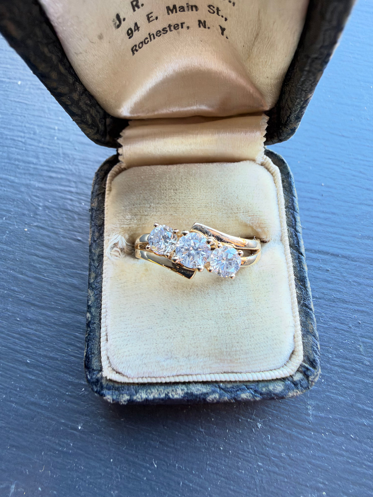 Lovely 3 diamond ring
