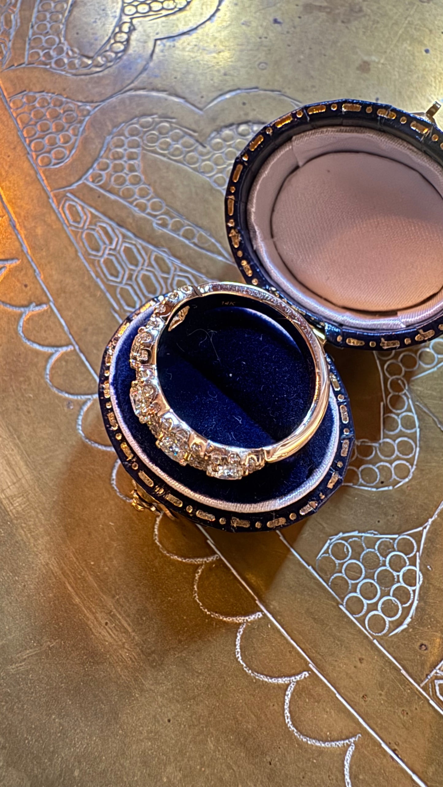 Stunning 5 diamond band