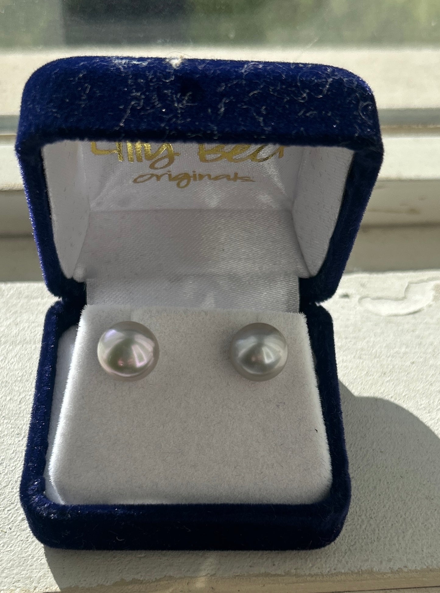 10mm light grey pearl studs