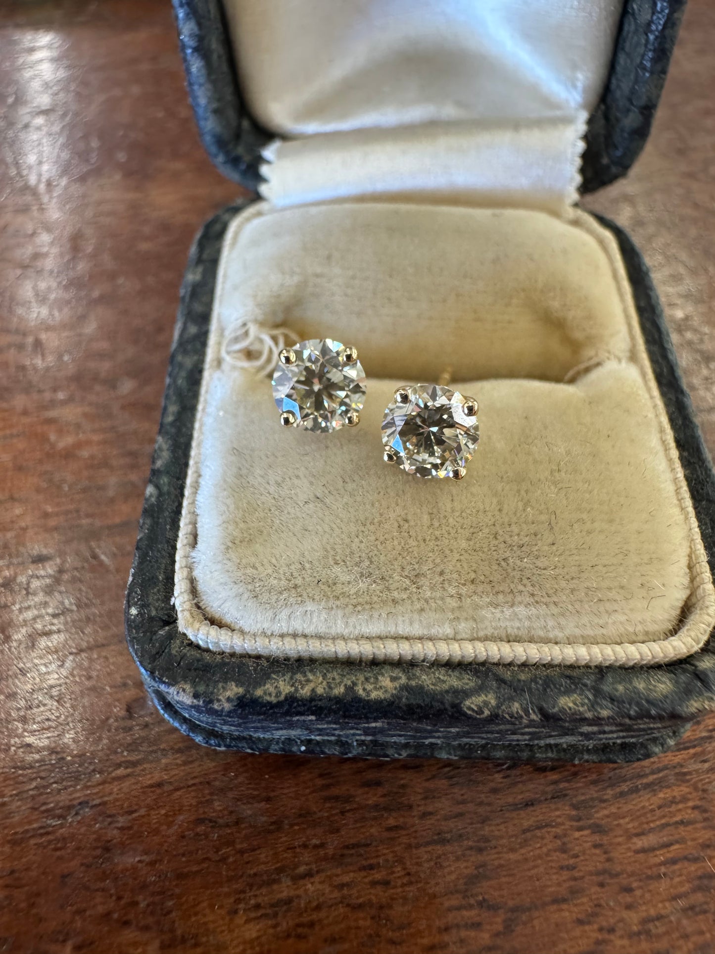 1ct Diamond Stud Earrings