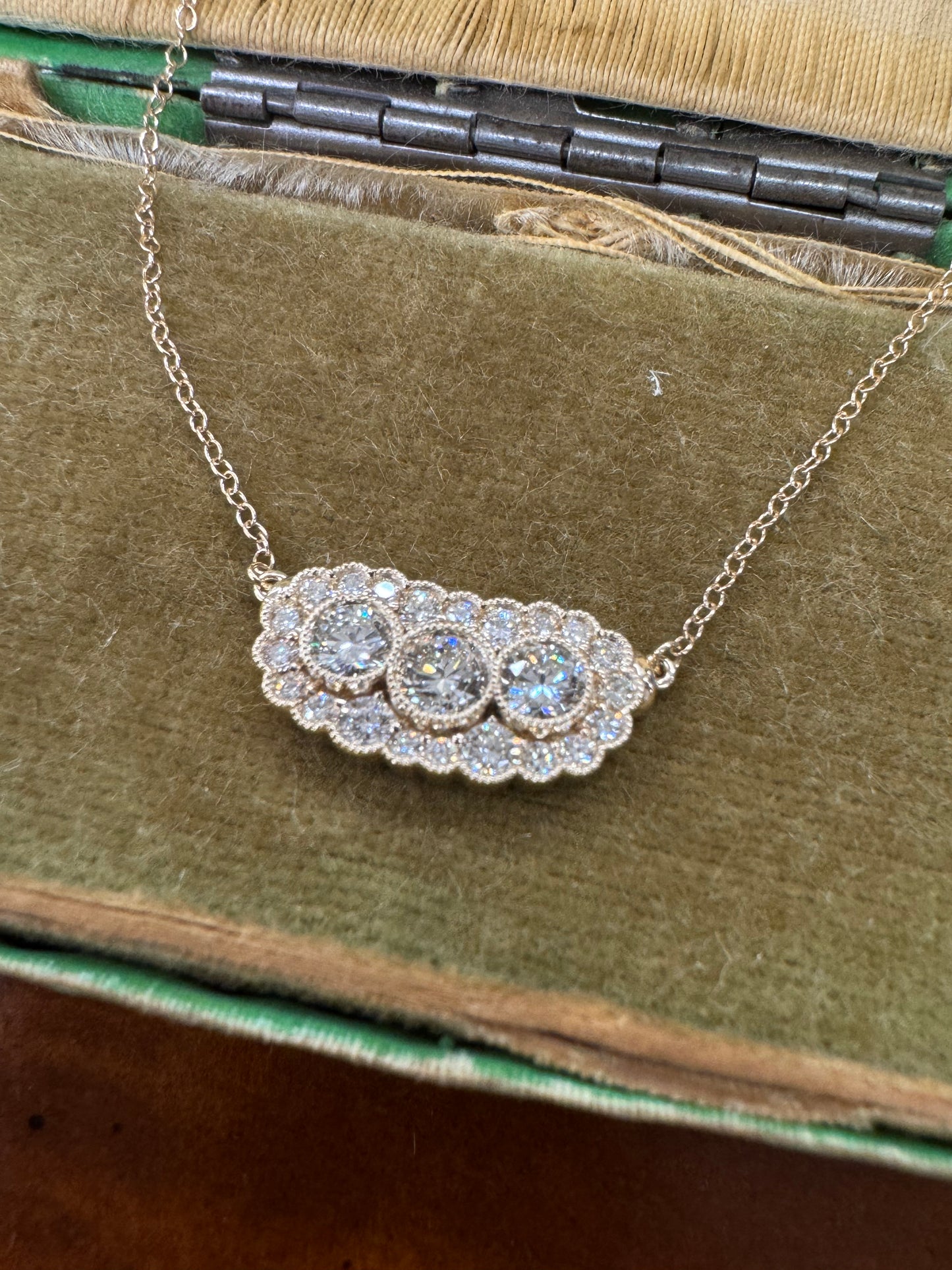 Antique look Diamond necklace