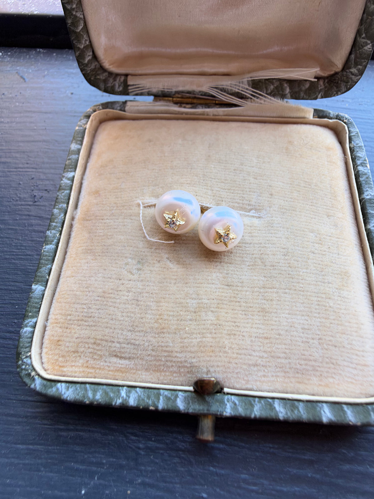 Pearl studs
