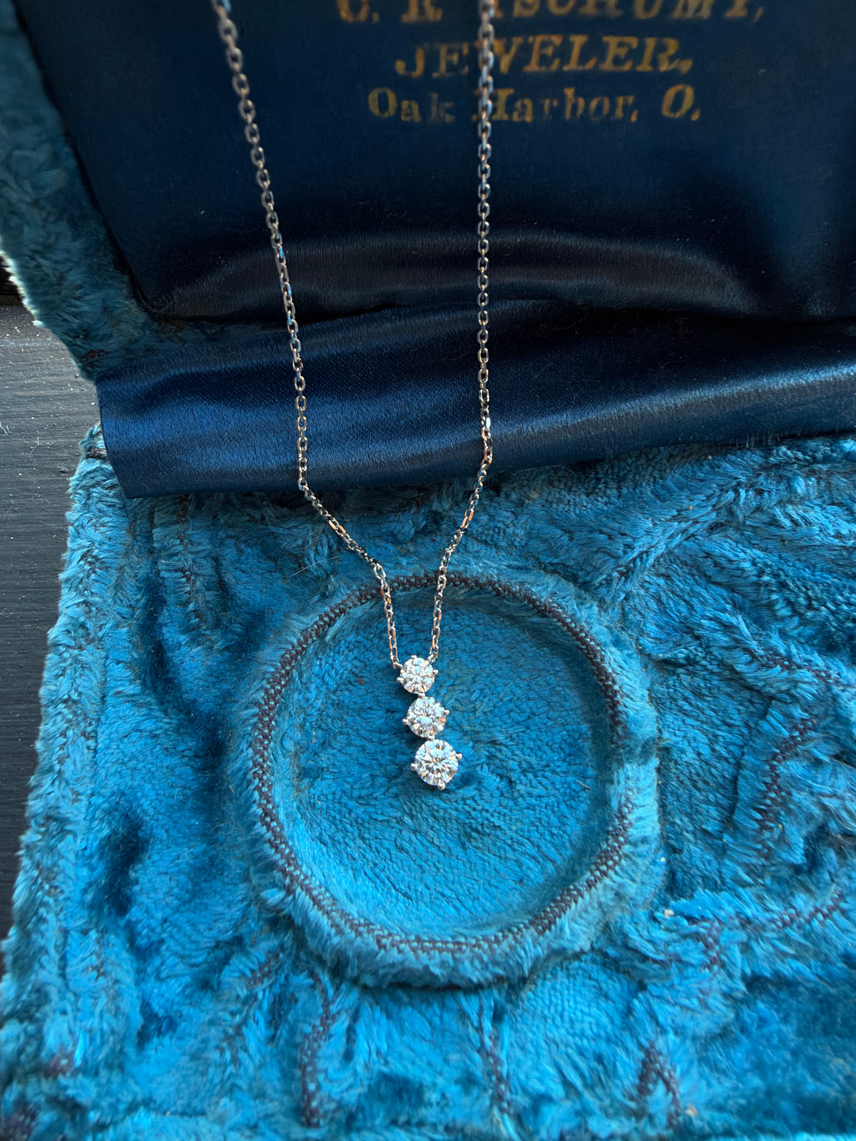 .83ct lab grown diamond drop pendant