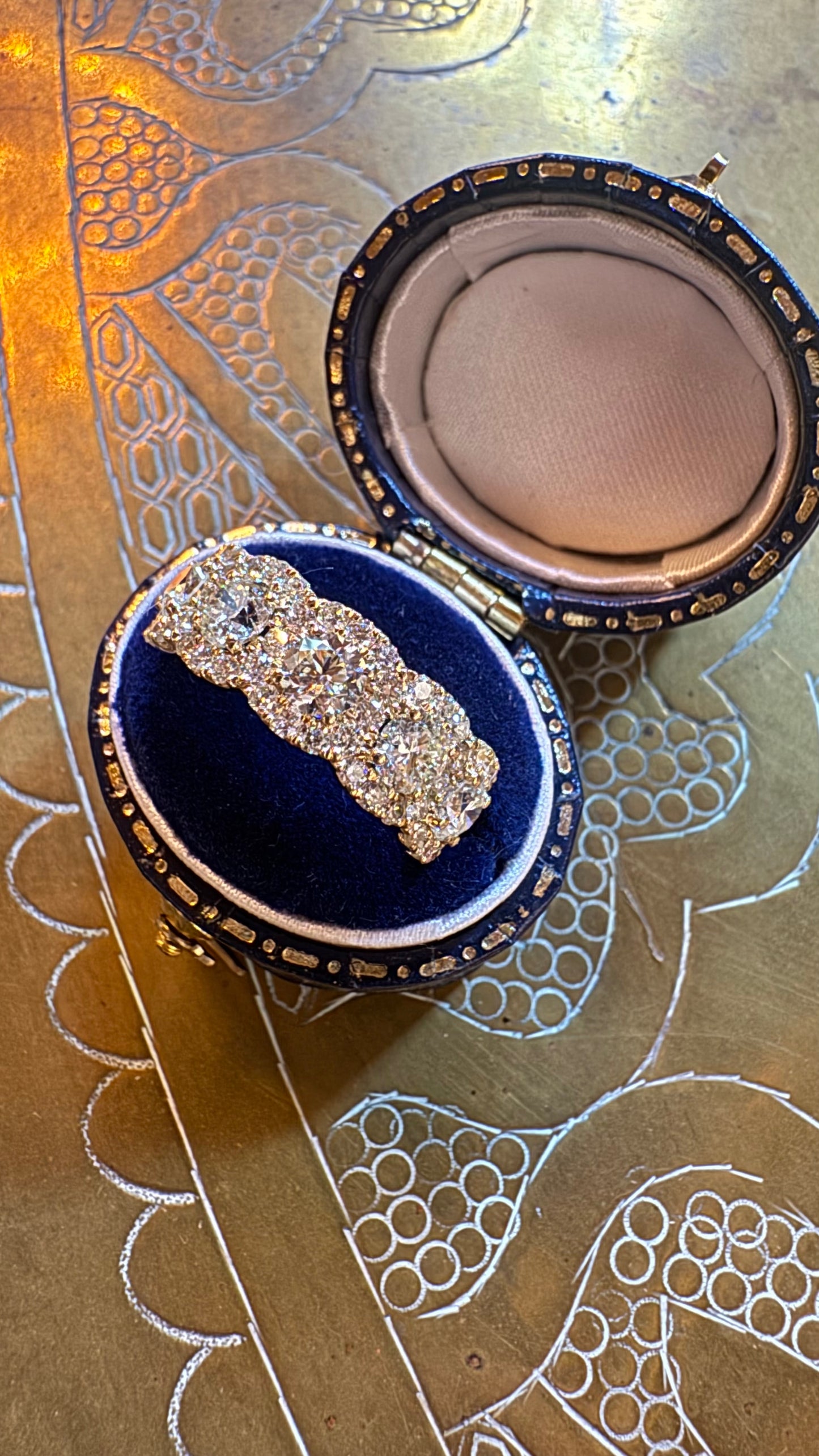 Stunning 5 diamond band