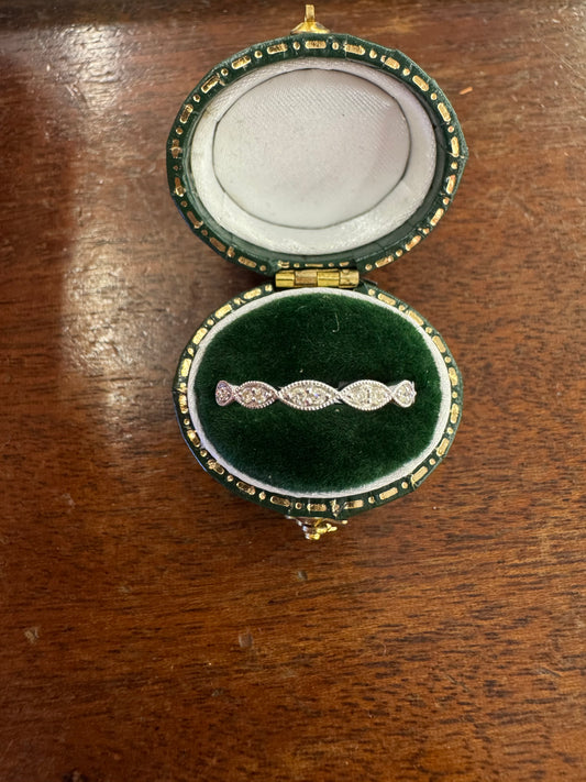 Antique style diamond band