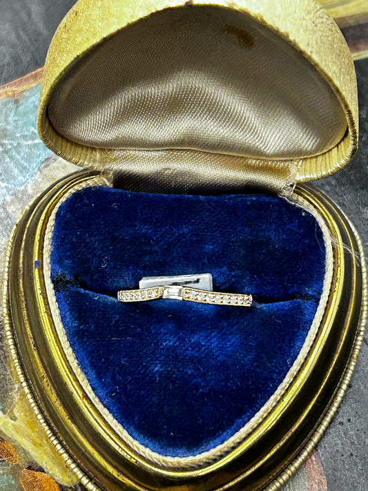 10k CurvedDiamond Band