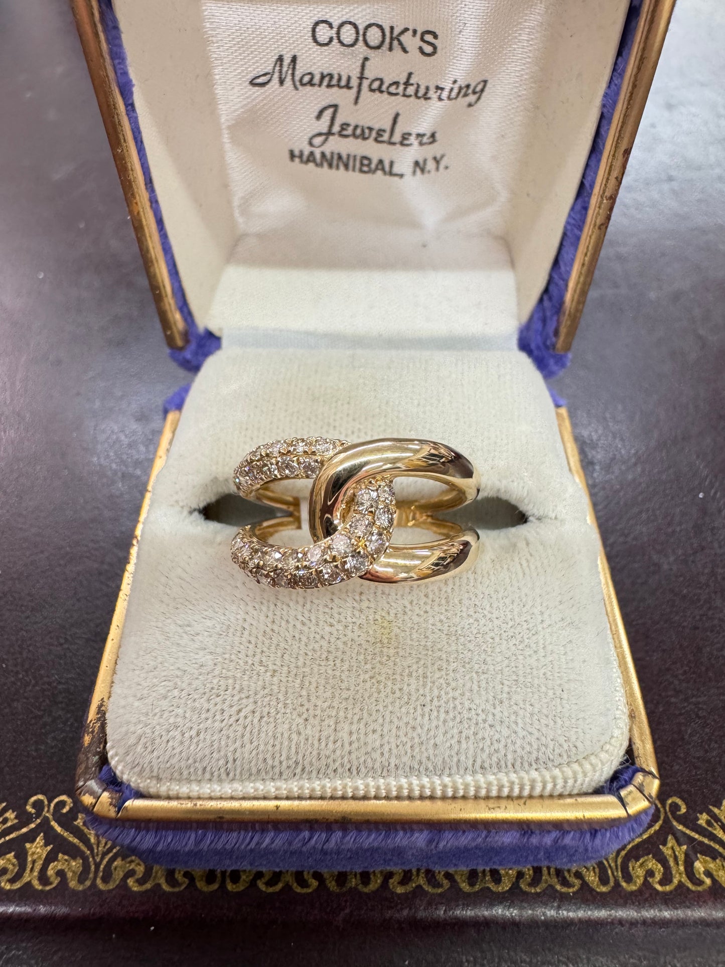 Pavé Diamond Link Ring
