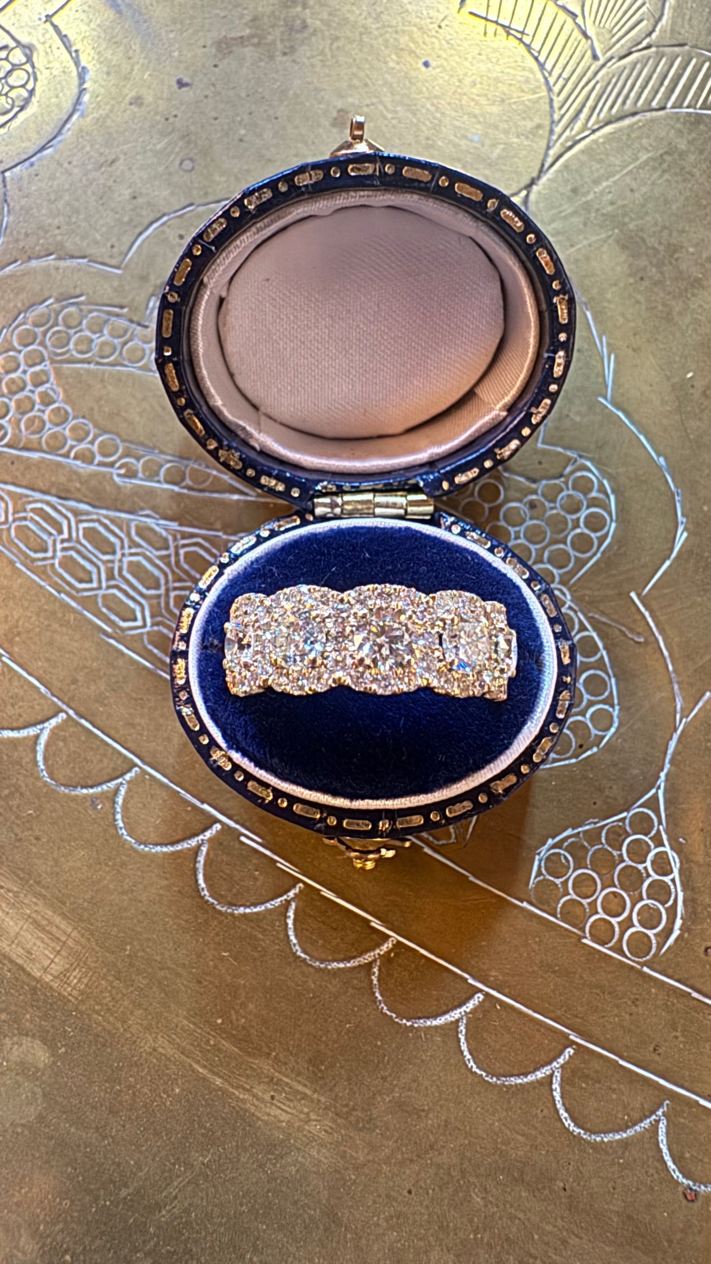 Stunning 5 diamond band