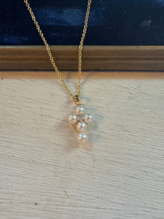 Sweet pearl cross