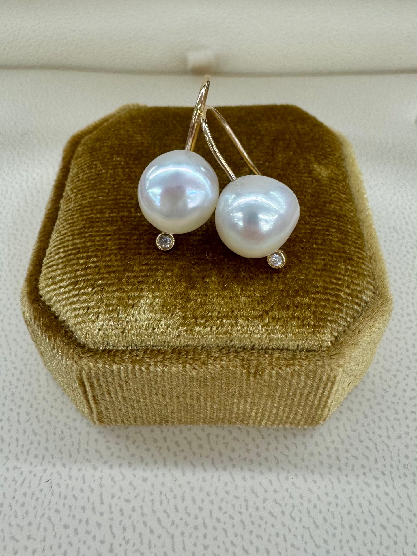 Pearl and diamond drops