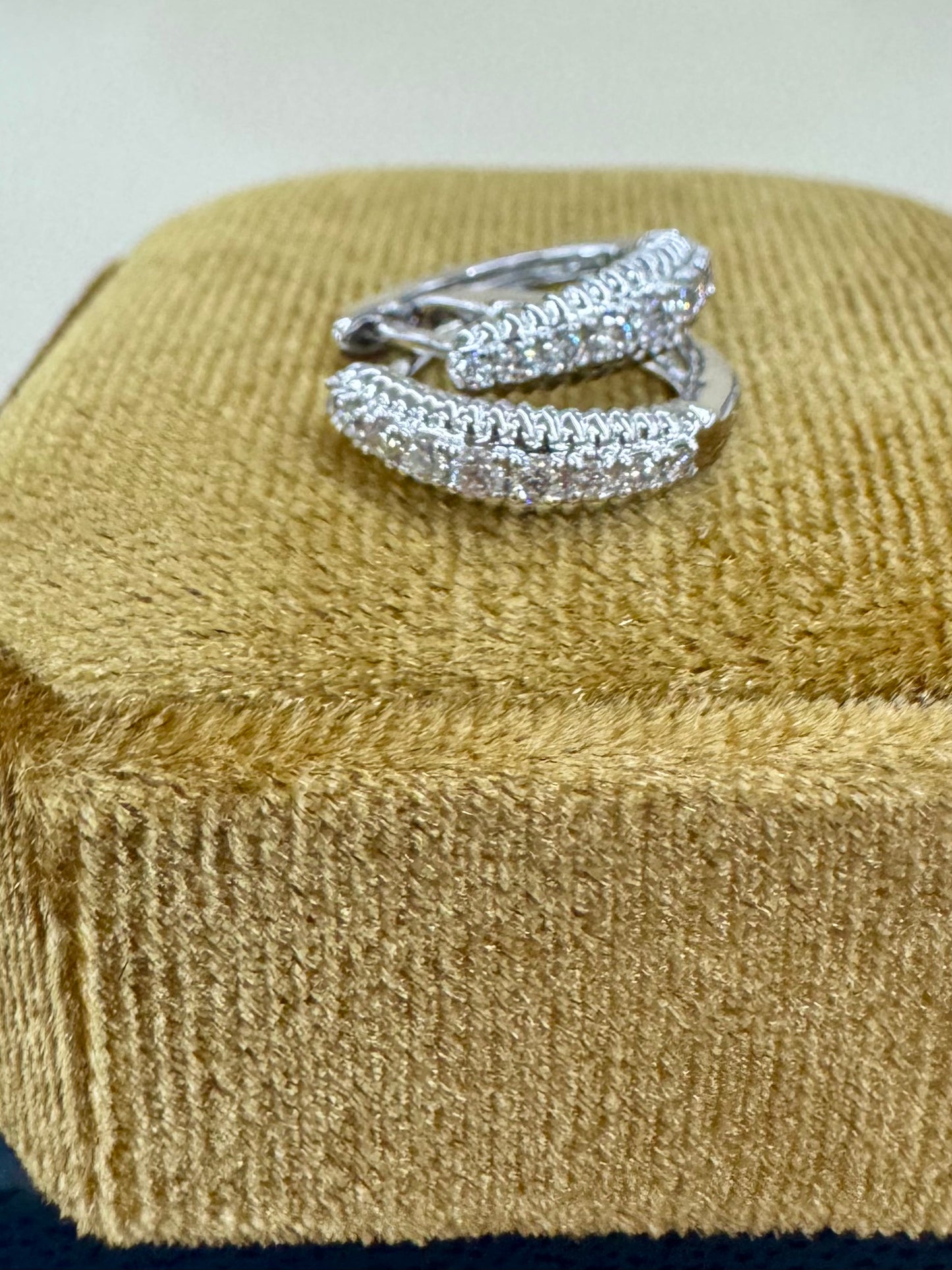 1/4ct Diamond huggie hoops