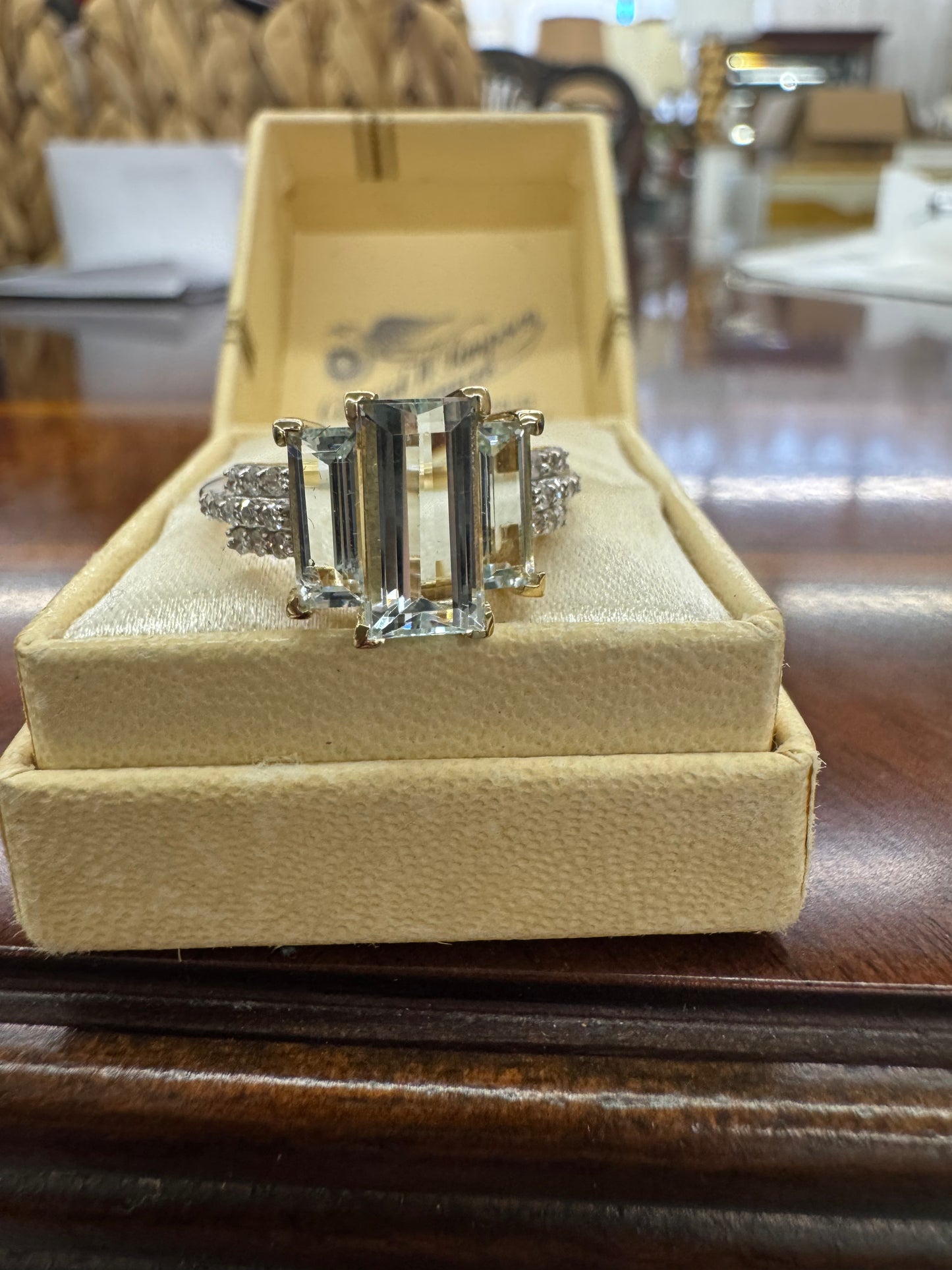 Stunning aquamarine and diamond ring