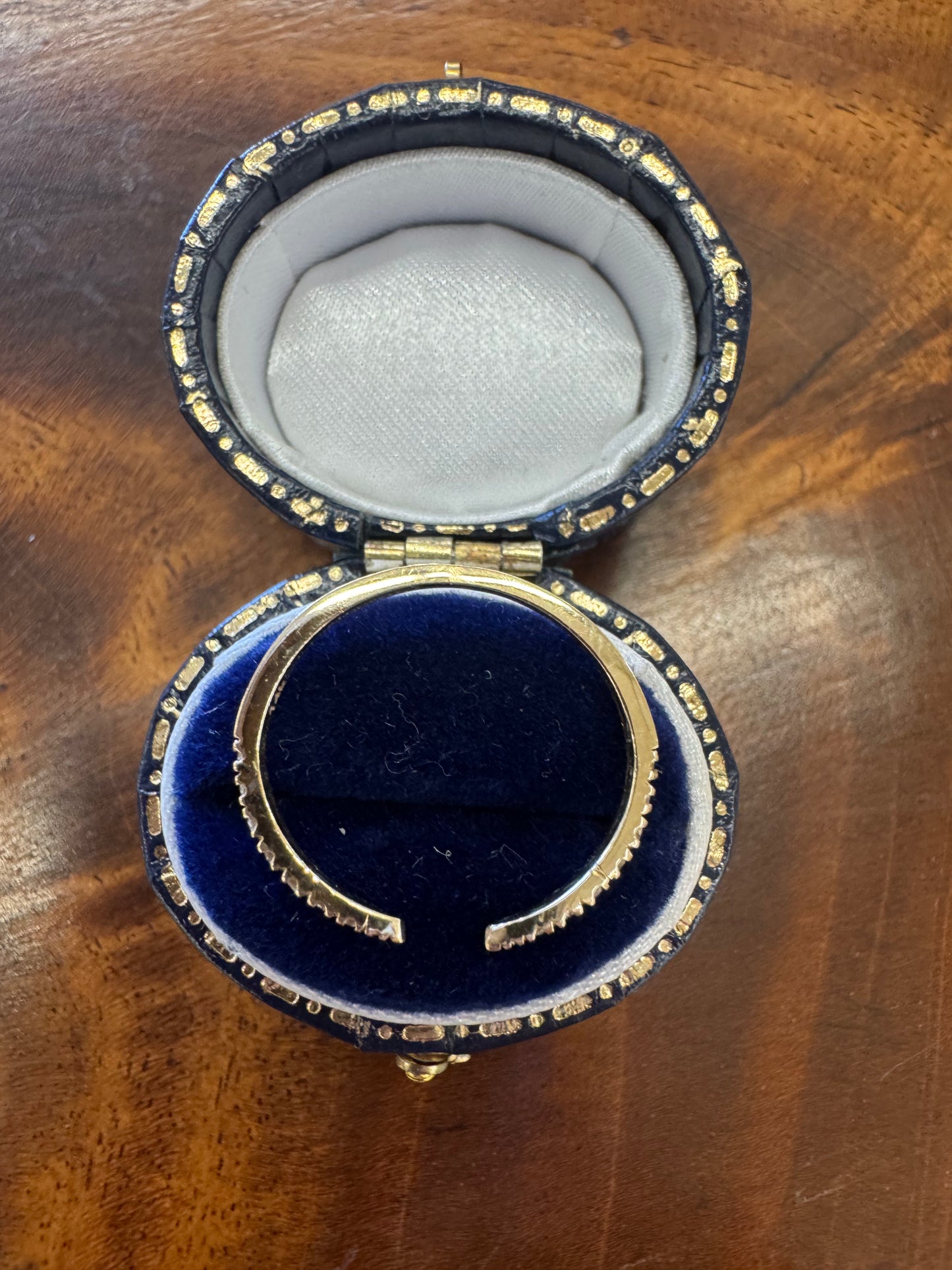 Open center diamond band