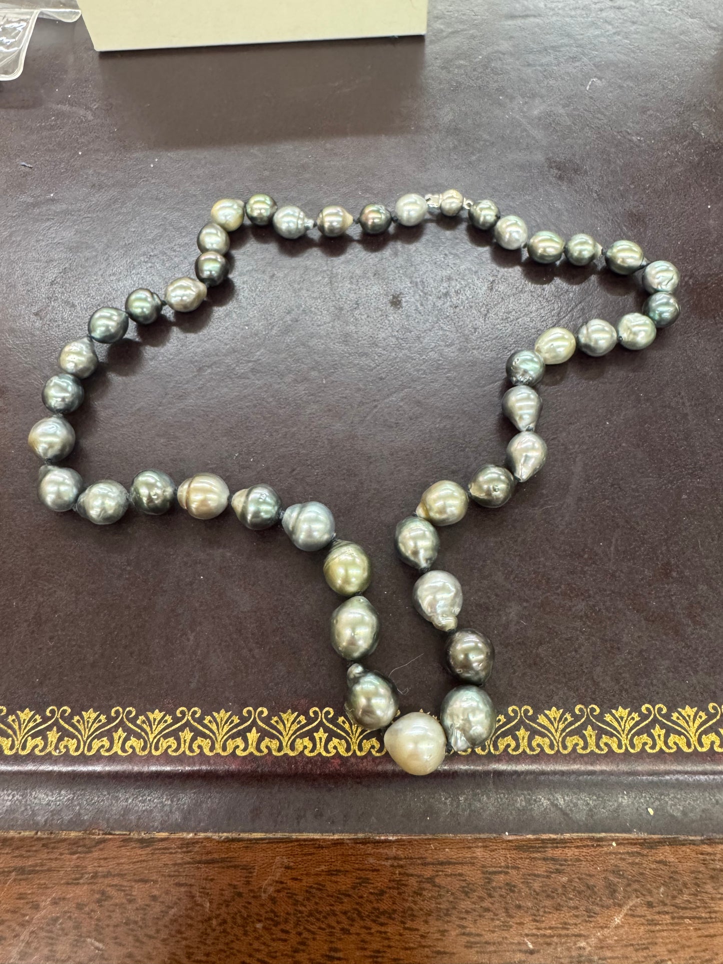9-10mm Tahitian Pearls
