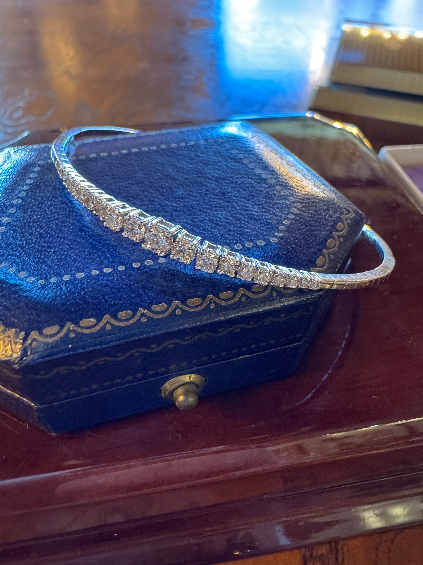 1ct graduated flex bangle