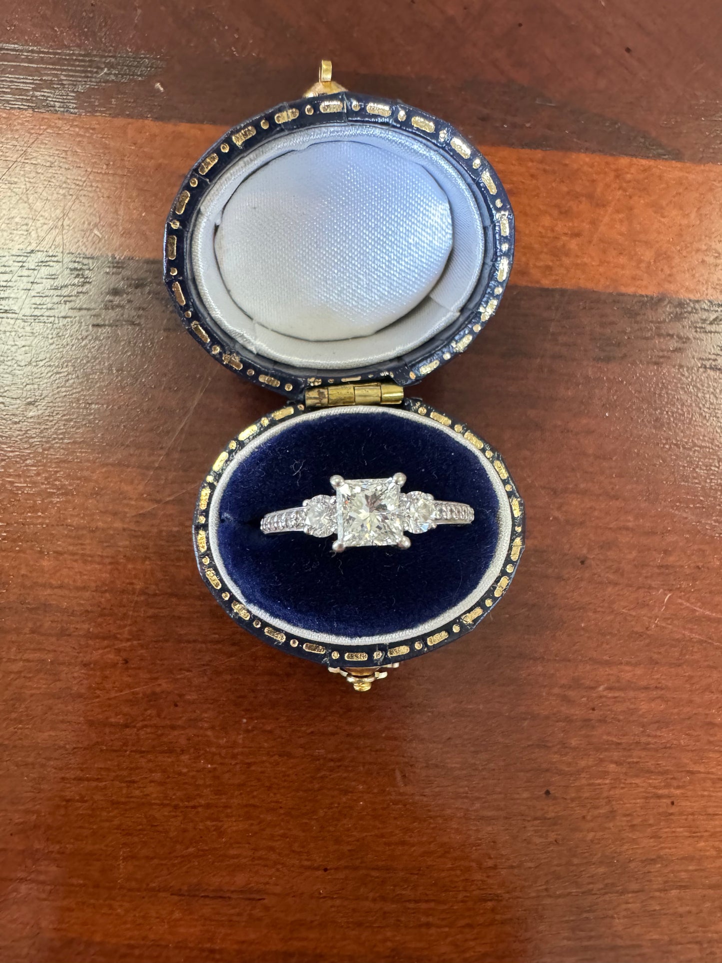 3 stone diamond ring