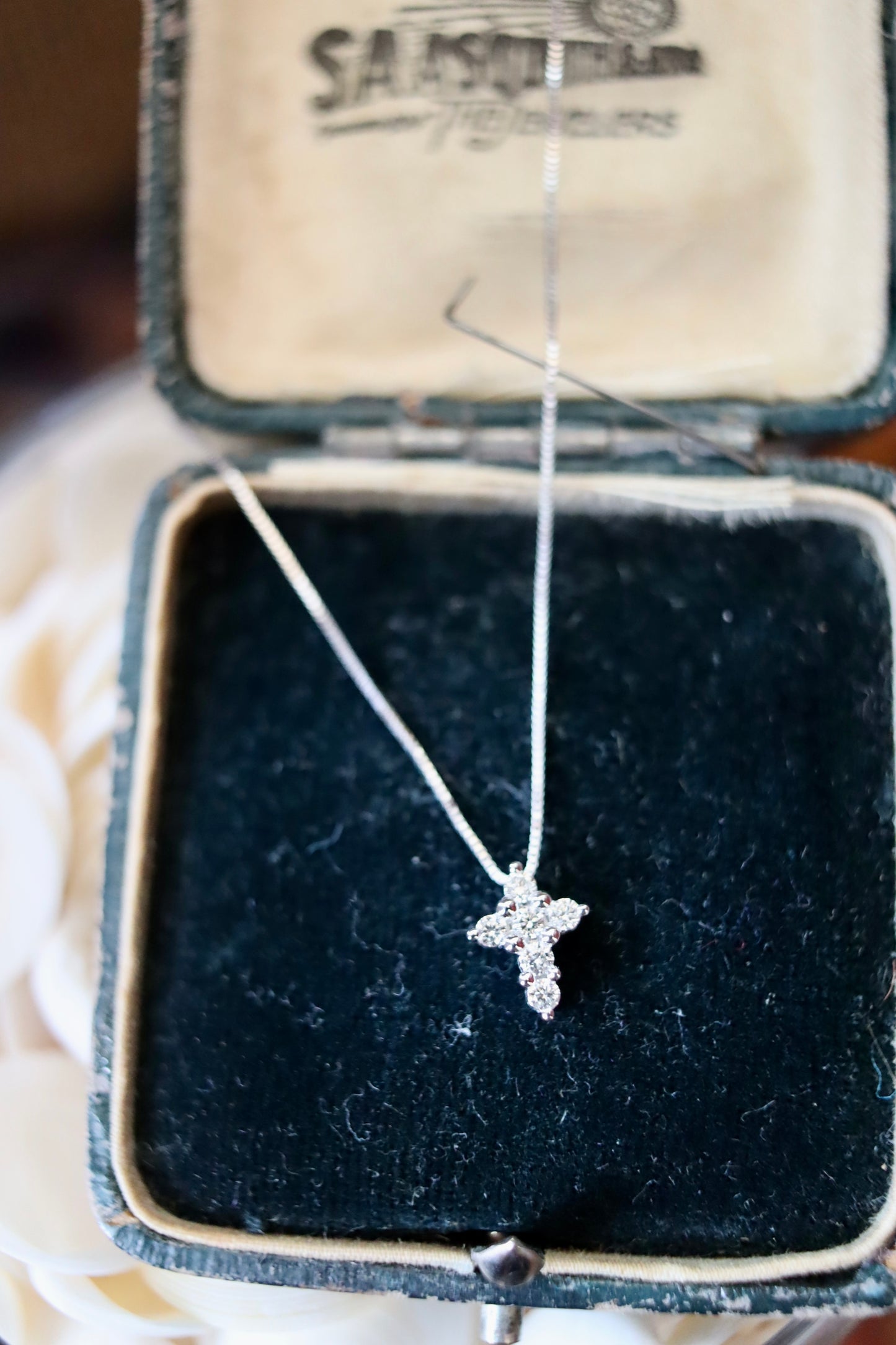 .18ct Diamond cross necklace